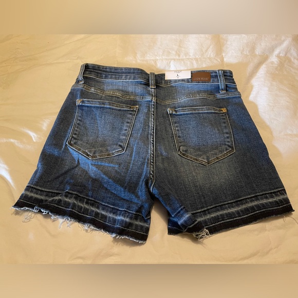 Judy Blue Dark Wash Released Hem Denim Shorts - Picture 2 of 4